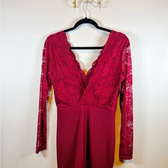 Elegant Windsor Cranberry/Burgundy Lace Formal Dress. Deep V front/back. Size M - Picture 5 of 8